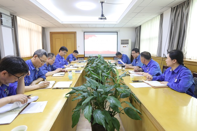 安彩朗朗讀書處，夏木蔭蔭正可人——安彩高科舉辦首期黨史學(xué)習(xí)教育專題讀書班