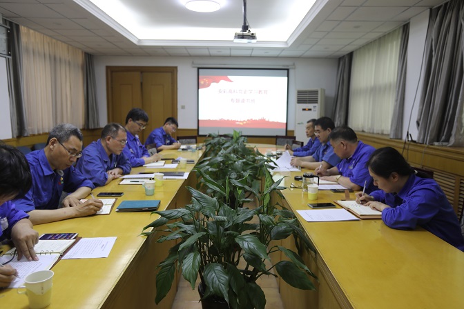 安彩朗朗讀書處，夏木蔭蔭正可人——安彩高科舉辦首期黨史學(xué)習(xí)教育專題讀書班